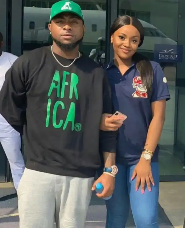 Cute Photo Of Davido And His Girlfriend, Chioma